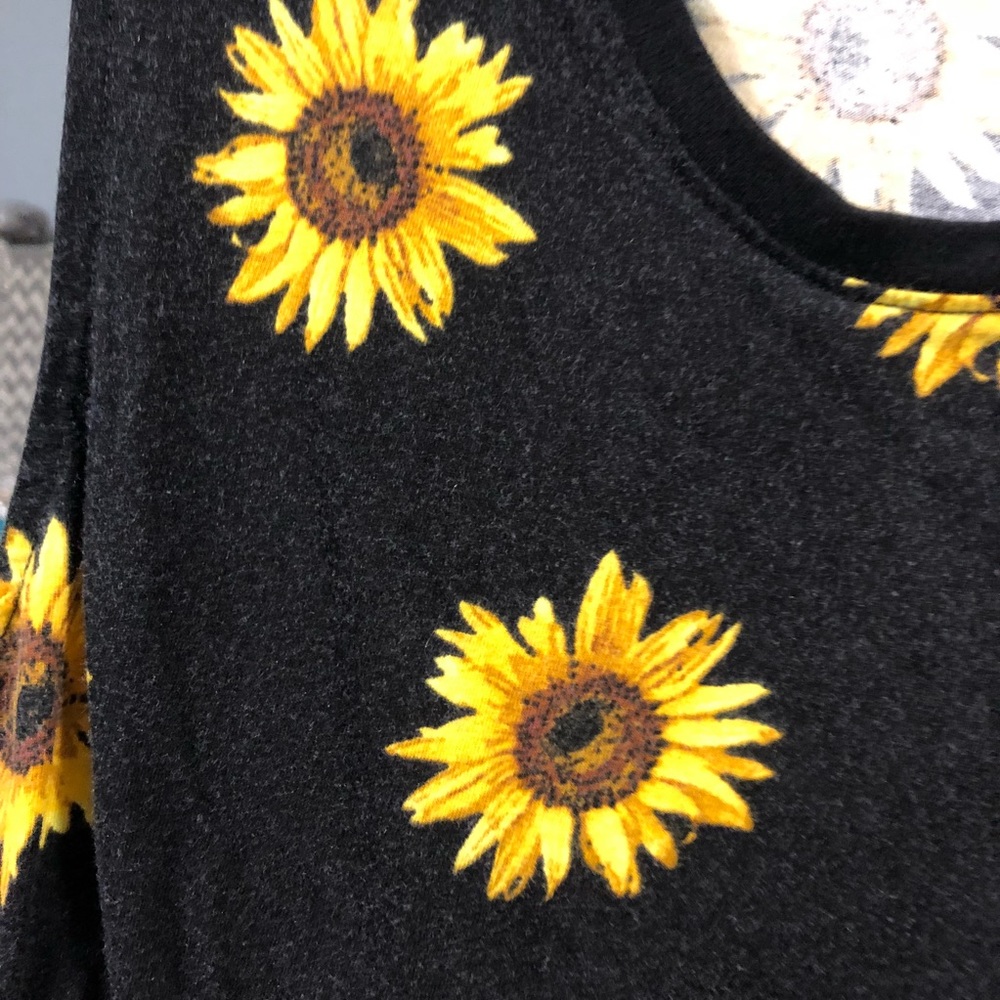 Kendall & kylie sunflower cut out dress - Picture 5 of 5